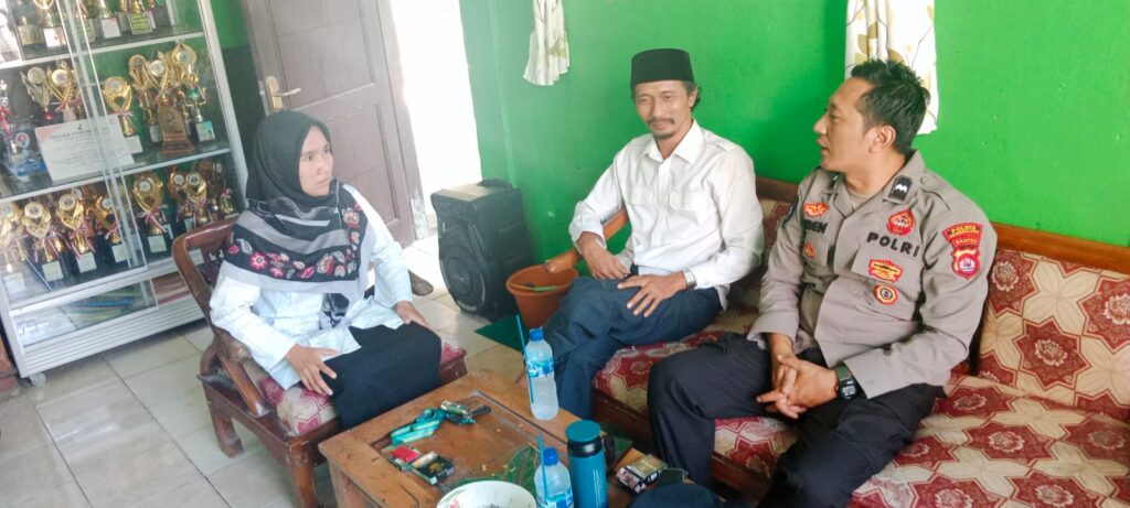 Polsek Saketi Melaksanakan Kegiatan Pencegahan Perundingan (Bullying) di Smk Al-Ridho dan Mts Guppi 5 WhatsApp Image 2024 07 25 at 06.12.39
