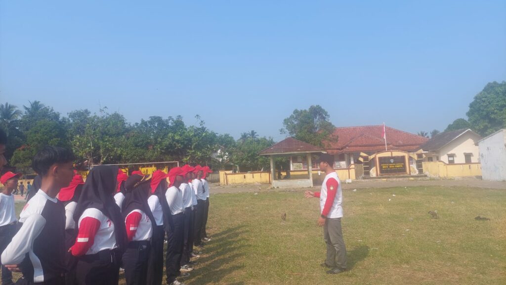 Personil Polsek Carita Briptu Riko Menjadi Instruktur Latihan Paskibra Menjelang Hut Ri Ke-79 Tahun 2024 1 WhatsApp Image 2024 07 25 at 21.11.15