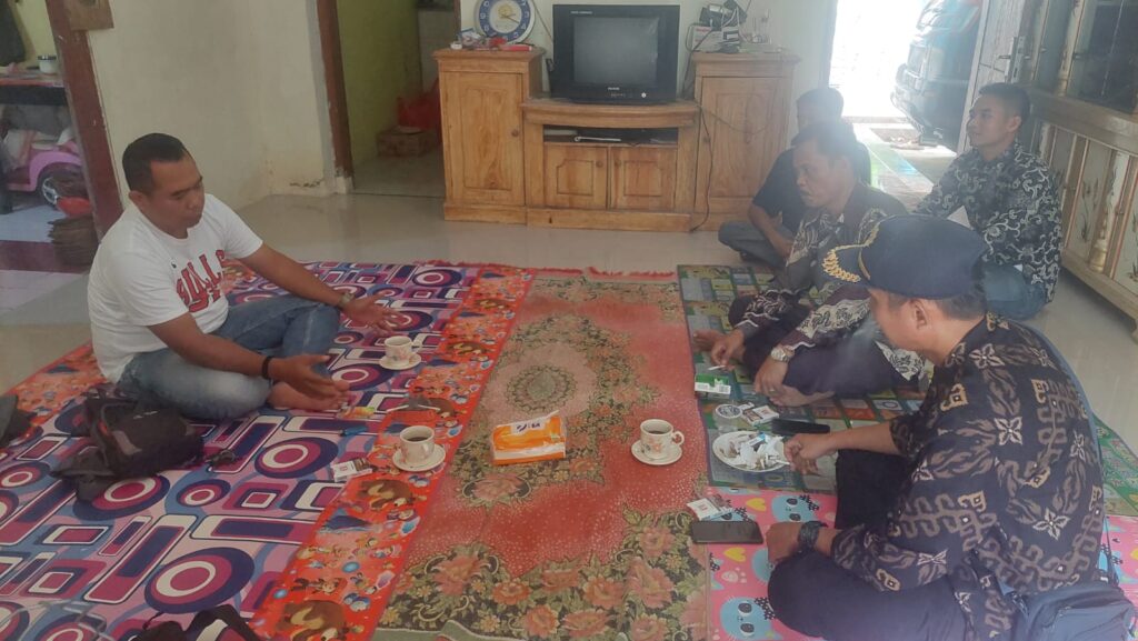Unit Intelkam Polsek Carita Lakukan Penggalangan ke Pemerintah Desa Cinoyong 2 WhatsApp Image 2024 07 25 at 21.15.27