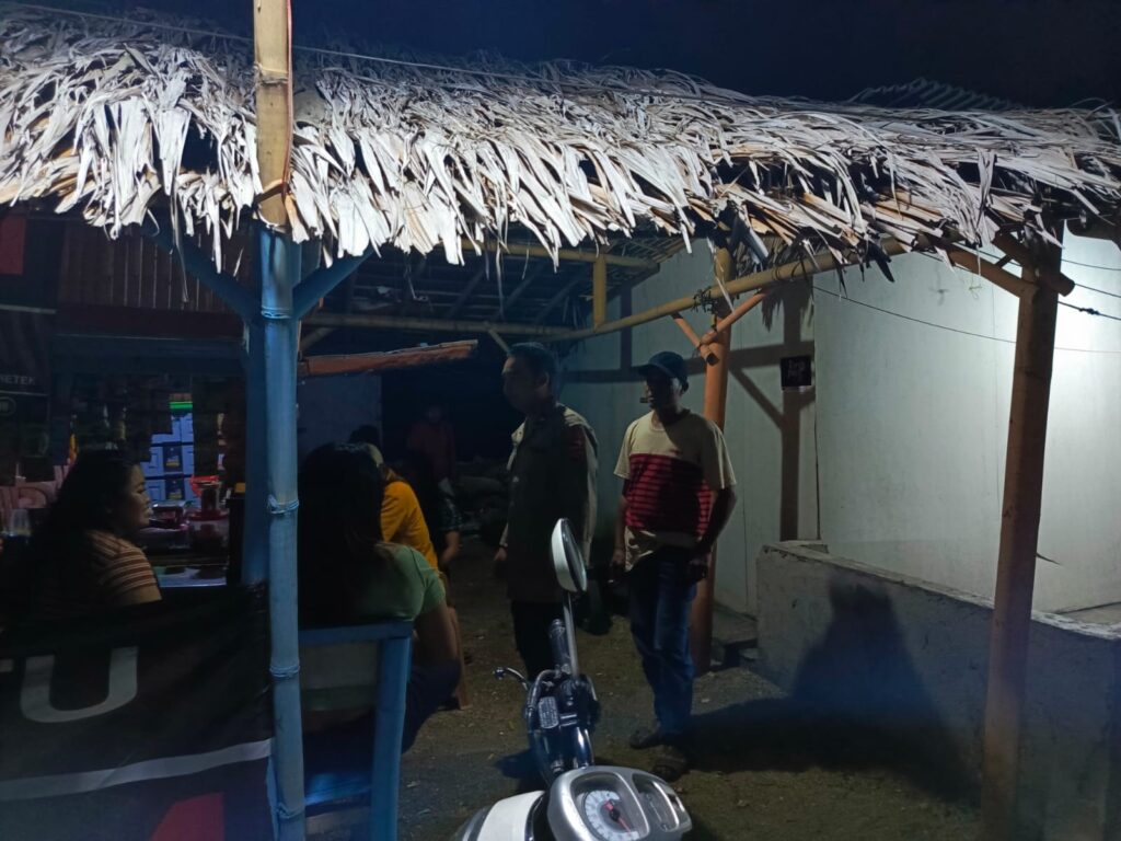 Sambang Malam: Upaya Polsek Labuan Meningkatkan Keamanan dan Ketertiban Masyarakat 5 WhatsApp Image 2024 07 27 at 00.59.47