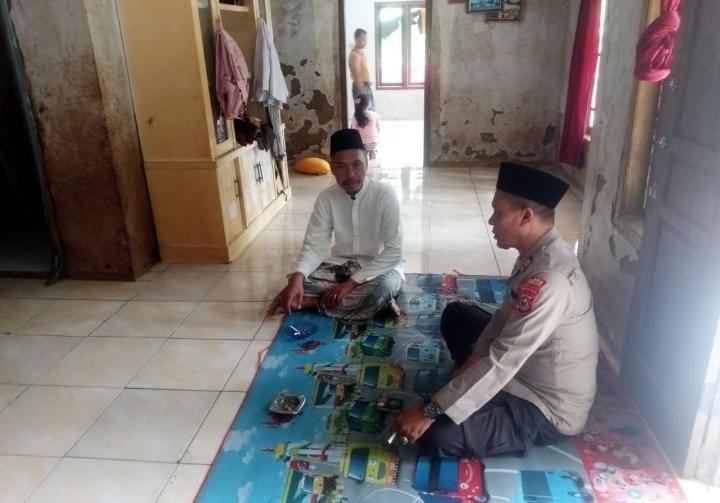 Kapolsek Angsana Polres Pandeglang Kunjungi Tokoh Masyarakat Desa Padamulya 3 WhatsApp Image 2024 07 27 at 19.48.09