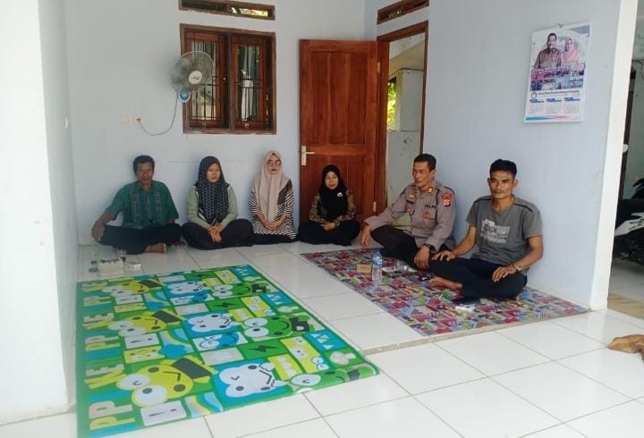 Kapolsek Angsana Polres Pandeglang Sambangi Masyarakat Desa Padamulya 4 WhatsApp Image 2024 07 27 at 19.48.18