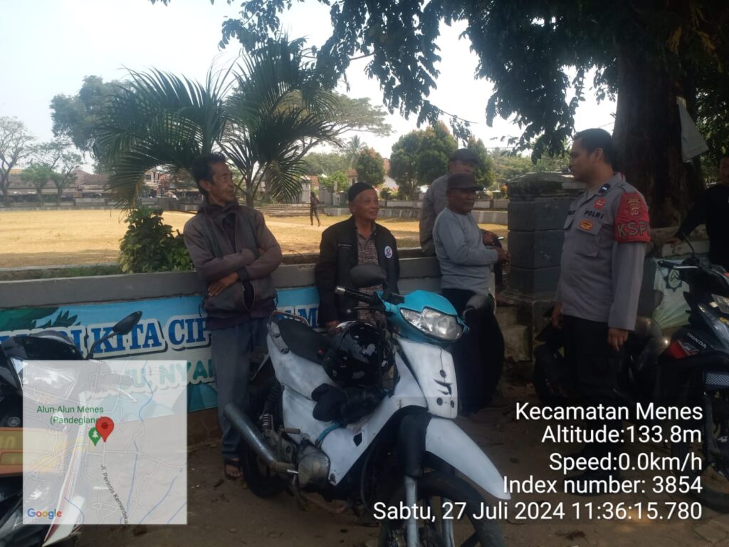 Polsek Menes Berikan Penyuluhan Lalulintas Kepada Ojeg Alun Alun, Pahami Berlalulintas Yang Baik 6 WhatsApp Image 2024 07 27 at 21.46.45