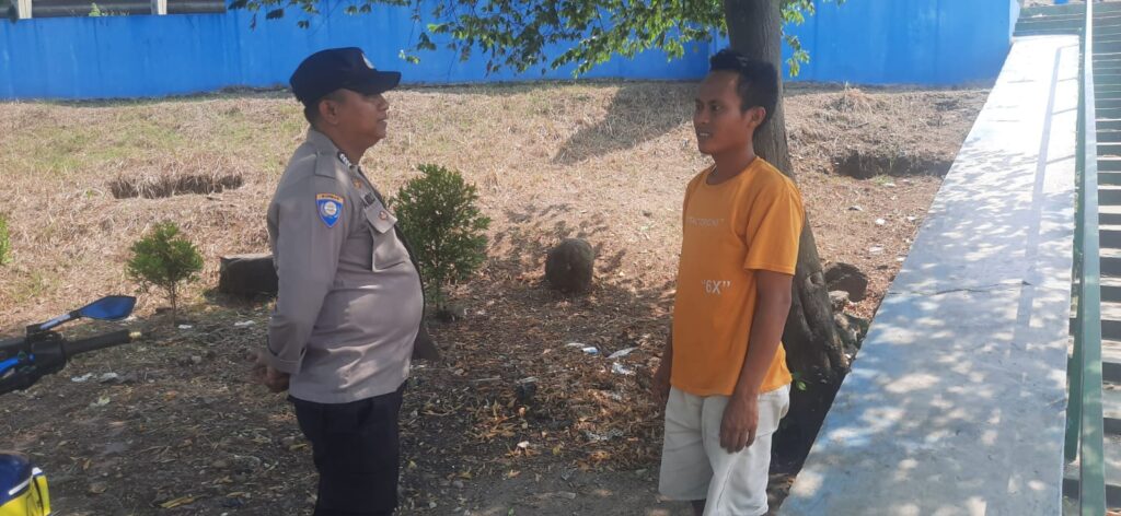 Bhabinkamtibmas Polsek Picung Desa Cililitan Tak Kenal Lelah Sambangi Warga 10 WhatsApp Image 2024 07 27 at 22.07.19