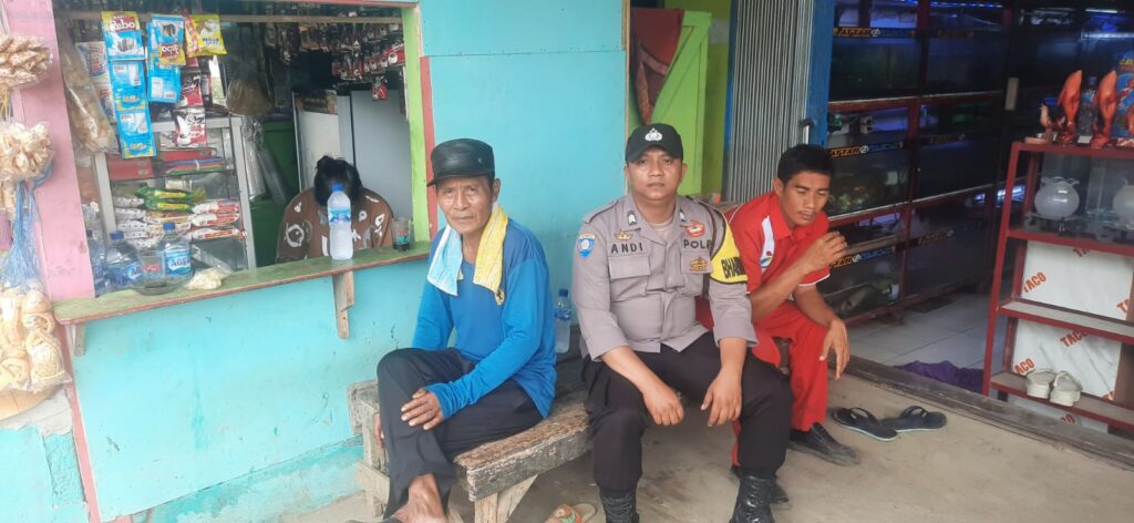 Bhabinkamtibmas Polsek Picung Ajak Warga Jalin Kemitraan dalam Menjaga Kamtibmas 2 WhatsApp Image 2024 07 27 at 22.07.42