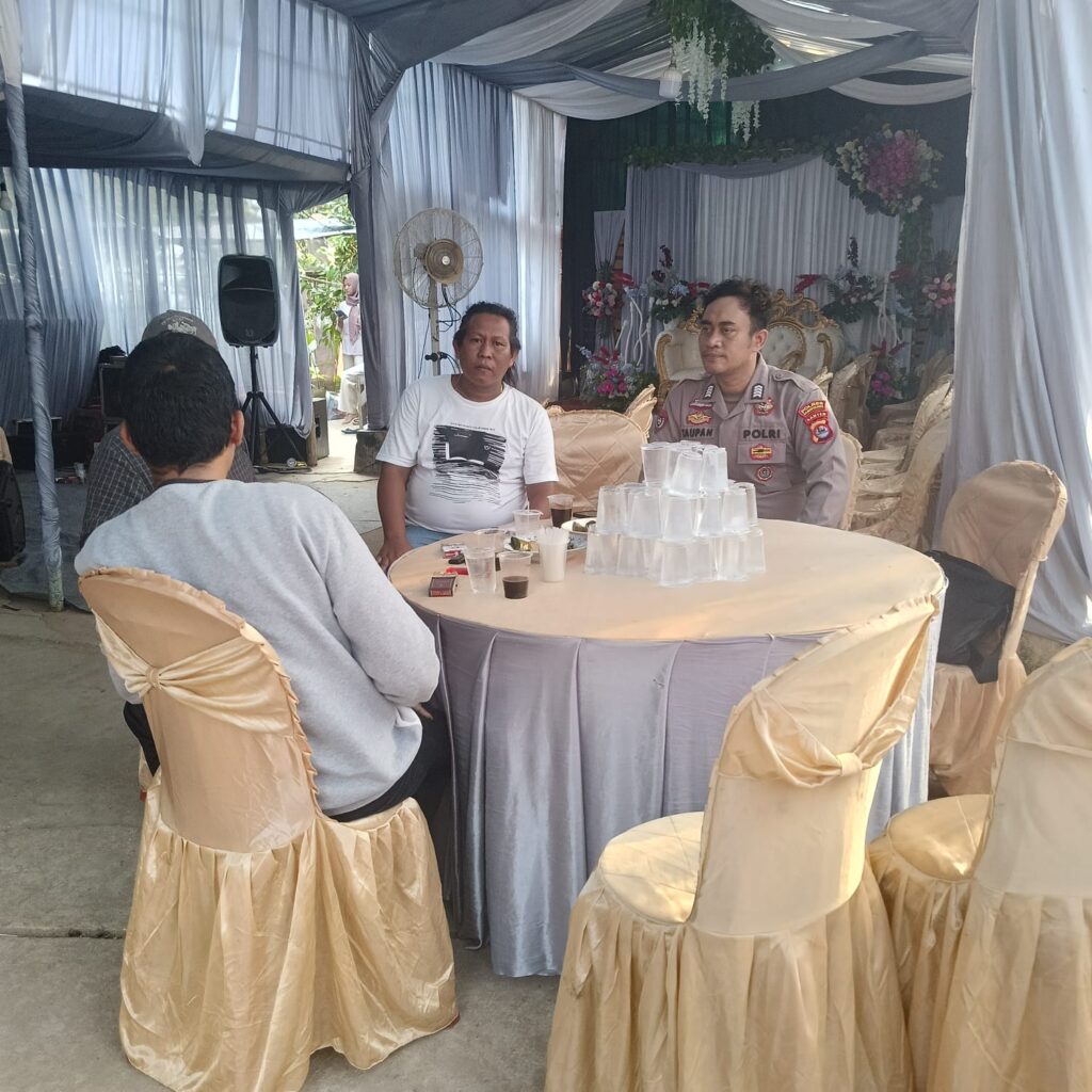Kanit Binmas Polsek Picung Tingkatkan Kewaspadaan Warga Selama Hajatan 4 WhatsApp Image 2024 07 27 at 22.08.09