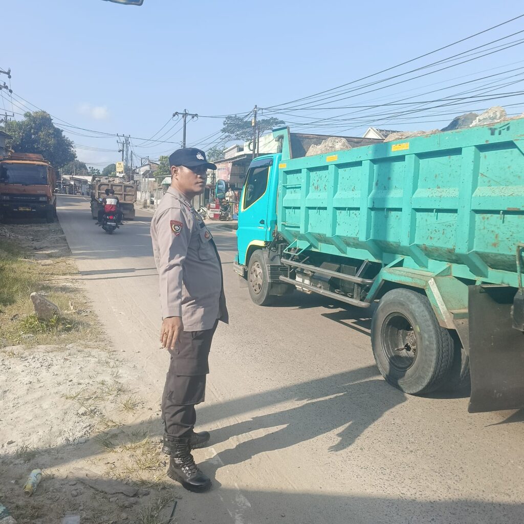 Polsek Picung Gelar Strong Point Pengaturan Lalu Lintas Cegah Kemacetan 5 WhatsApp Image 2024 07 27 at 22.08.22