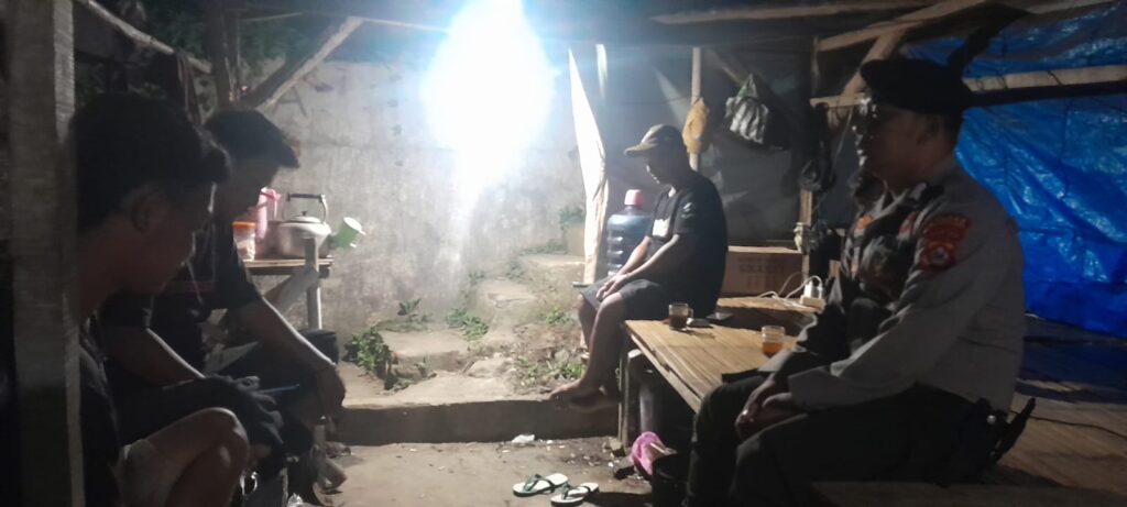 Cegah Kenakalan Remaja, Polsek Picung Tingkatkan Patroli Malam 8 WhatsApp Image 2024 07 27 at 22.10.26