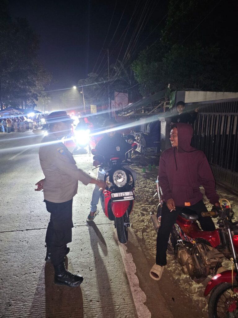 Polsek Picung Gelar Patroli Malam Ciptakan Kamtibmas Kondusif 2 WhatsApp Image 2024 07 27 at 23.07.55