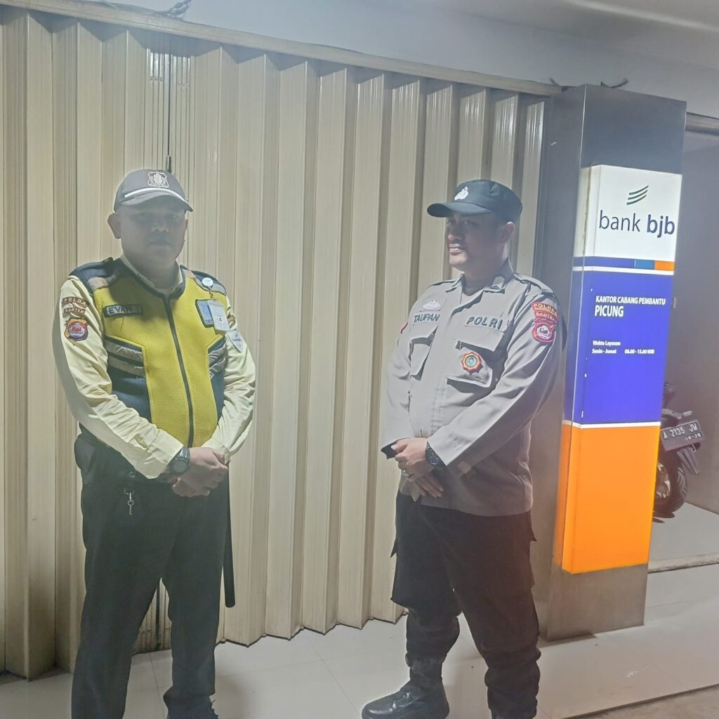Polsek Picung Gelar Patroli dan Kontrol Bank BJB Ciptakan Kamtibmas yang Aman dan Kondusif 4 WhatsApp Image 2024 07 27 at 23.51.45