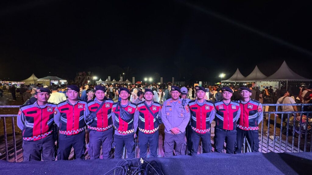Sat Samapta Polres Pandeglang Berikan Pengamanan Pentas Festival SCTV KE-34 di Alun-Alun Pandeglang 3 WhatsApp Image 2024 07 28 at 01.33.42