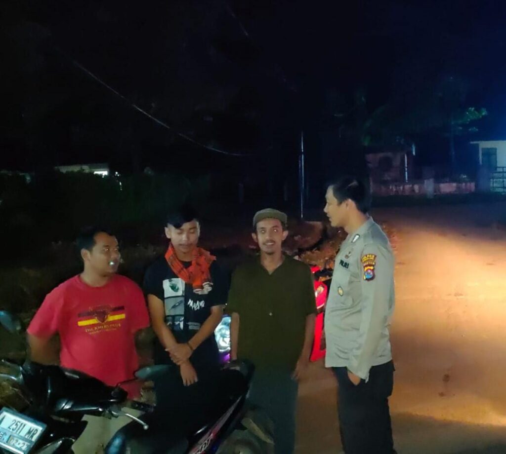 Polsek Cibaliung Gelar Patroli Malam Cegah Balap Liar dan Kejahatan 9 WhatsApp Image 2024 07 28 at 01.49.37
