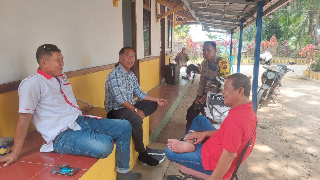 Tingkatkan Keamanan Wilayah, Personil Polsek Carita Melaksanakan Patroli Wisata ke Pantai Kodok 10 WhatsApp Image 2024 07 28 at 01.50.39