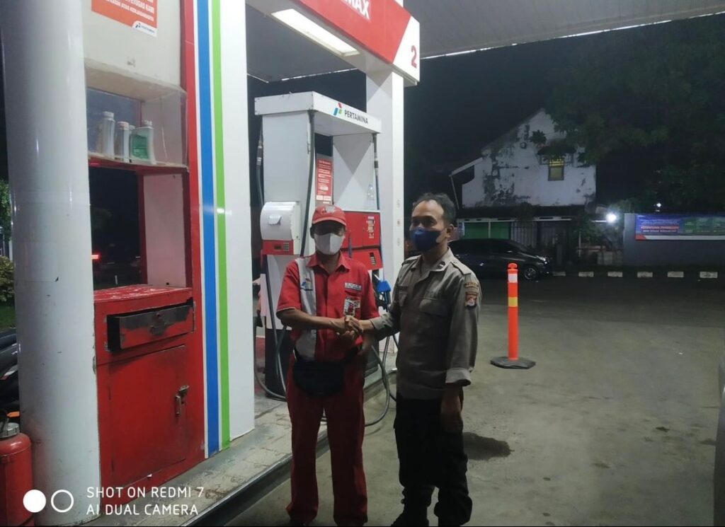 Polsek Labuan Patroli Tempat Obyek Vital Tingkatkan Keamanan dan Kondusifitas 1 WhatsApp Image 2024 07 28 at 02.10.01
