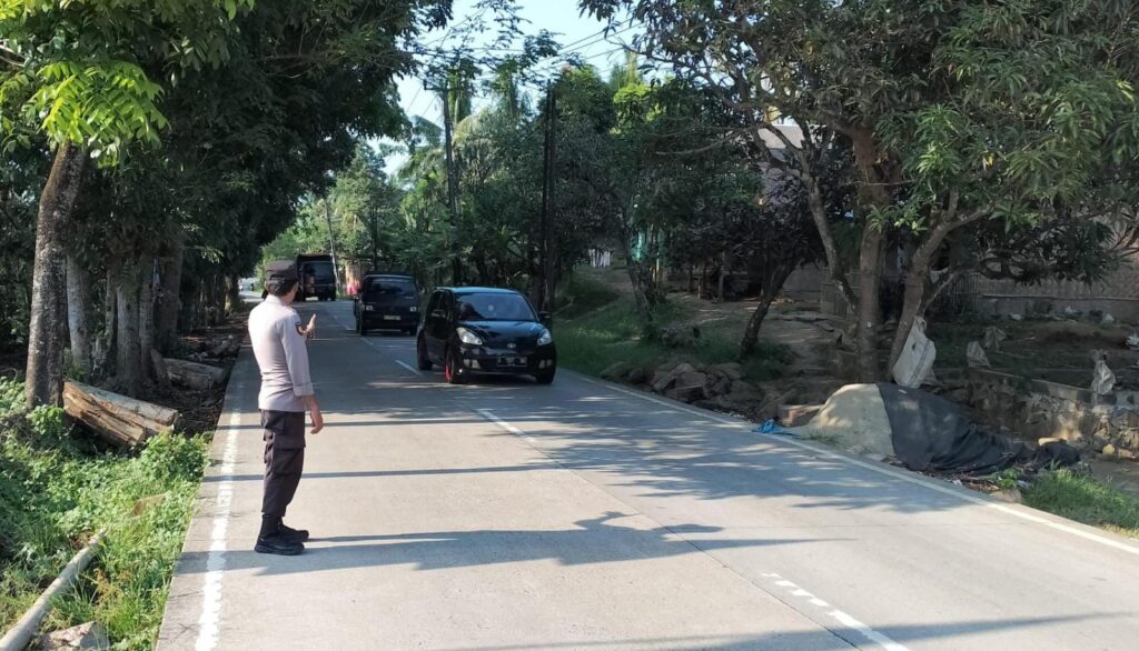 Anggota Piket Polsek Angsana Polres Pandeglang Laksanakan Strongpoint Sore 1 WhatsApp Image 2024 07 28 at 21.17.11