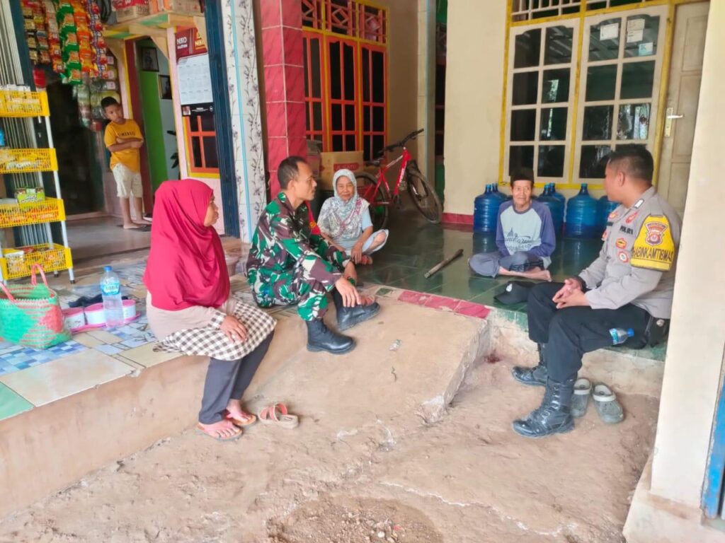 Bhabinkamtibmas Polsek Munjul Sambang Desa Untuk Menjaga Kamtibmas 5 WhatsApp Image 2024 07 28 at 21.35.26