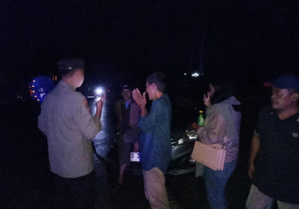 Polsek Bojong Polres Pandeglang Menggelar Patroli Malam Guna Antisipasi Tindak Kriminal 3C 4 WhatsApp Image 2024 07 29 at 06.46.51