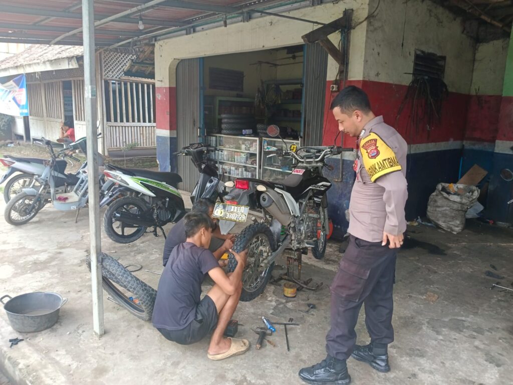 Antisipasi Hasil Tindak Kejahatan, Pak Bhabin Polsek Menes Himbau Pedagang Spare Part Bekas 5 WhatsApp Image 2024 07 29 at 13.29.16