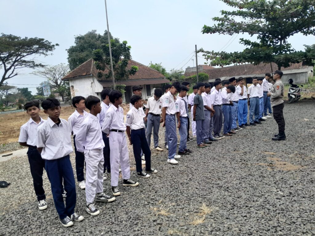 Ada Anak Sekolah Nongkrong, Polsek Menes Berikan Himbauan 3 WhatsApp Image 2024 07 29 at 13.32.39