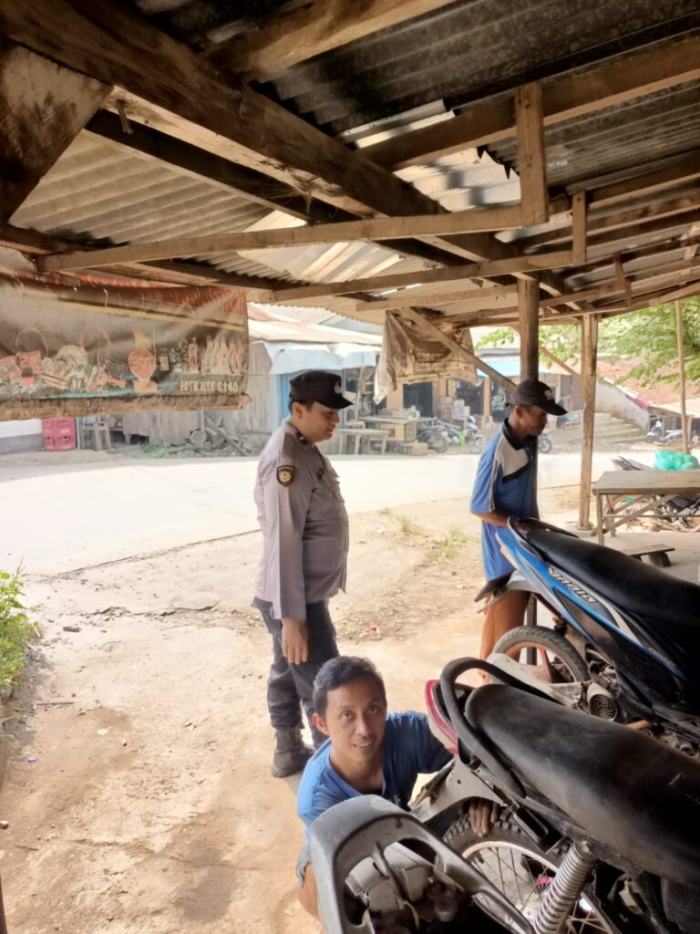 Polsek Bojong Polres Pandeglang Sambangi Tukang Ojek di Pasar Bojong untuk Edukasi Kamseltibcar Lantas 7 WhatsApp Image 2024 07 29 at 16.03.19