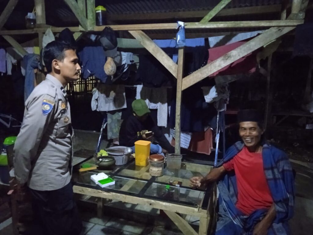 Ciptakan Kondusifitas Wilayah Polsek Jiput Gelar Patroli Dialogis 7 WhatsApp Image 2024 07 29 at 21.11.23