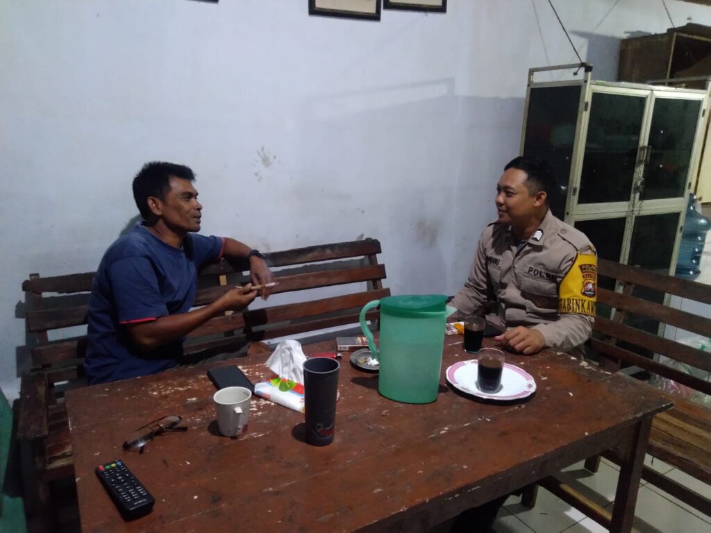 Polsek Carita Ajak Masyarakat Ngopi Bareng Saat Sambang Malam 1 WhatsApp Image 2024 07 30 at 05.27.00