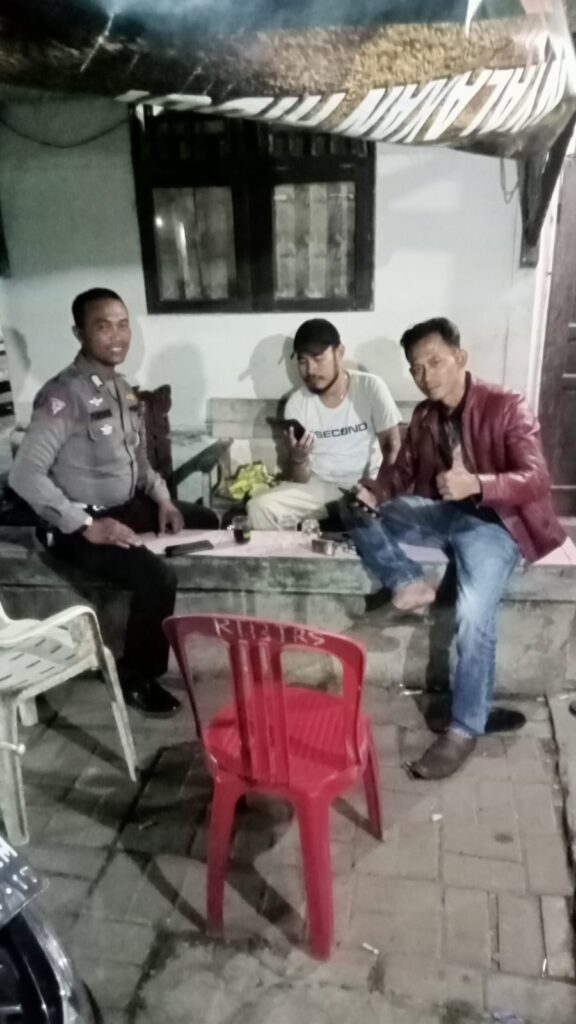 Polsek Carita Laksanakan Patroli Dialogis pada Malam Hari 9 WhatsApp Image 2024 07 30 at 05.45.58