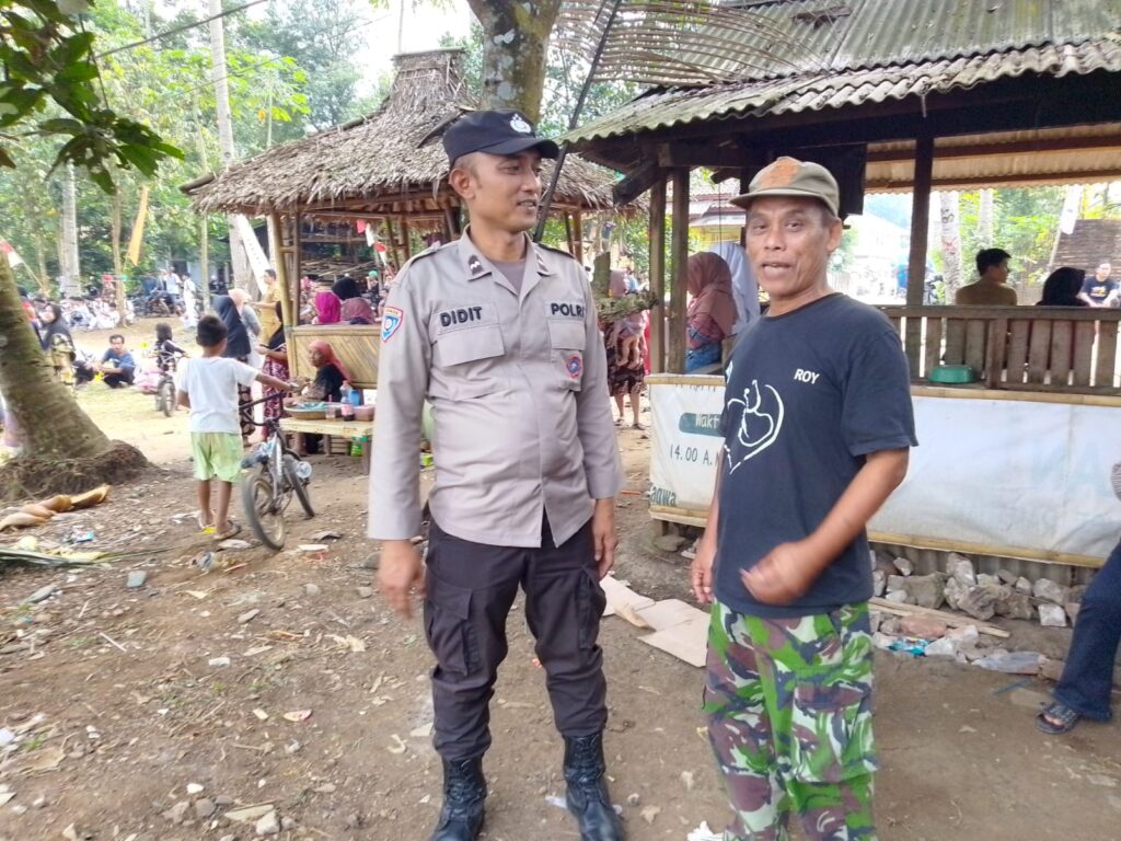 Polsek Menes Gelar Patroli Dialogis dan Himbauan Kamtibmas di Desa-desa 3 WhatsApp Image 2024 07 30 at 13.42.06