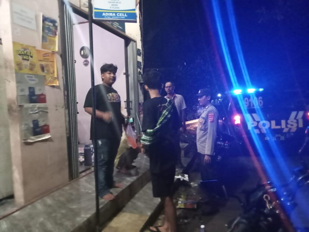 Cegah Gangguan Kamtibmas Malam Hari, Personil Polsek Jiput Rutin Laksanakan Patroli 4 WhatsApp Image 2024 07 30 at 22.35.28