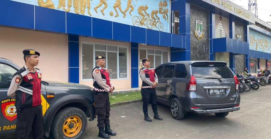 Sat Samapta Polres Pandeglang Berikan Keamanan Lingkungan di Stadion Badak Pandeglang 1 ps