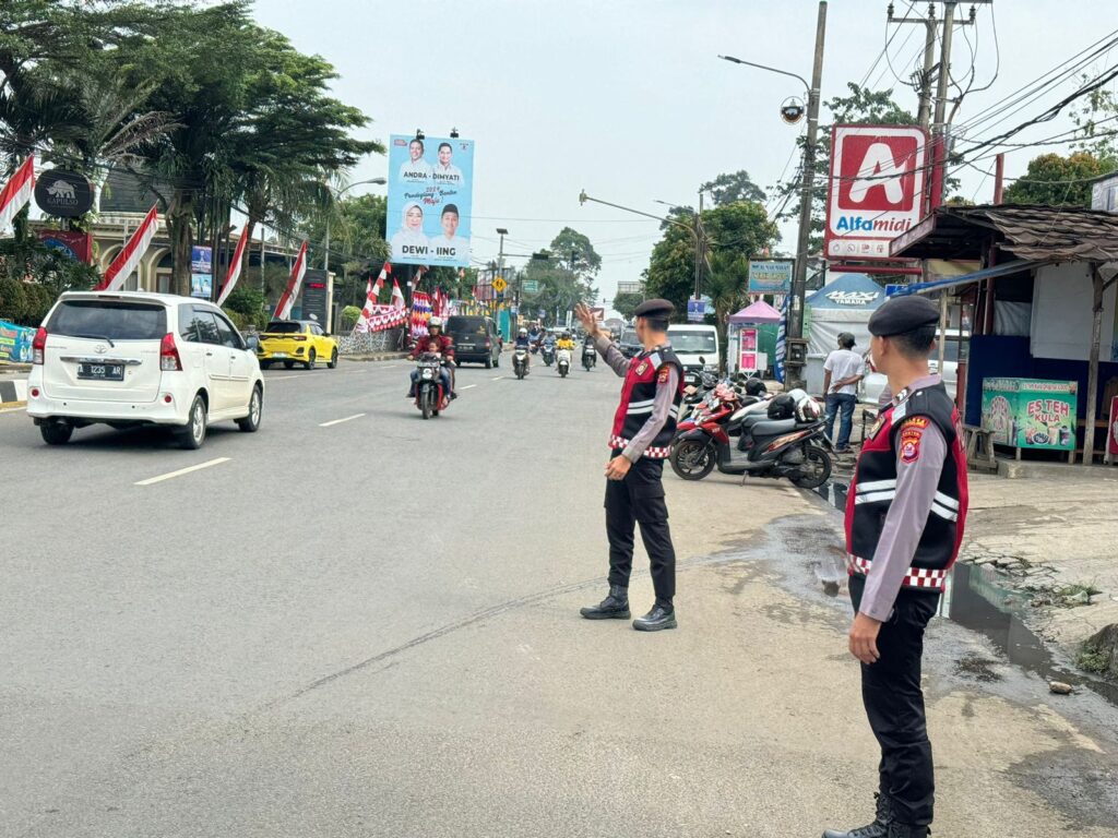 Sat Samapta Polres Pandeglang Berikan Pelayanan Prima Pengaturan Lalu Lintas pada Jam Pulang Sekolah di Persimpangan Cigadung 4 IMG 20240805 WA0026