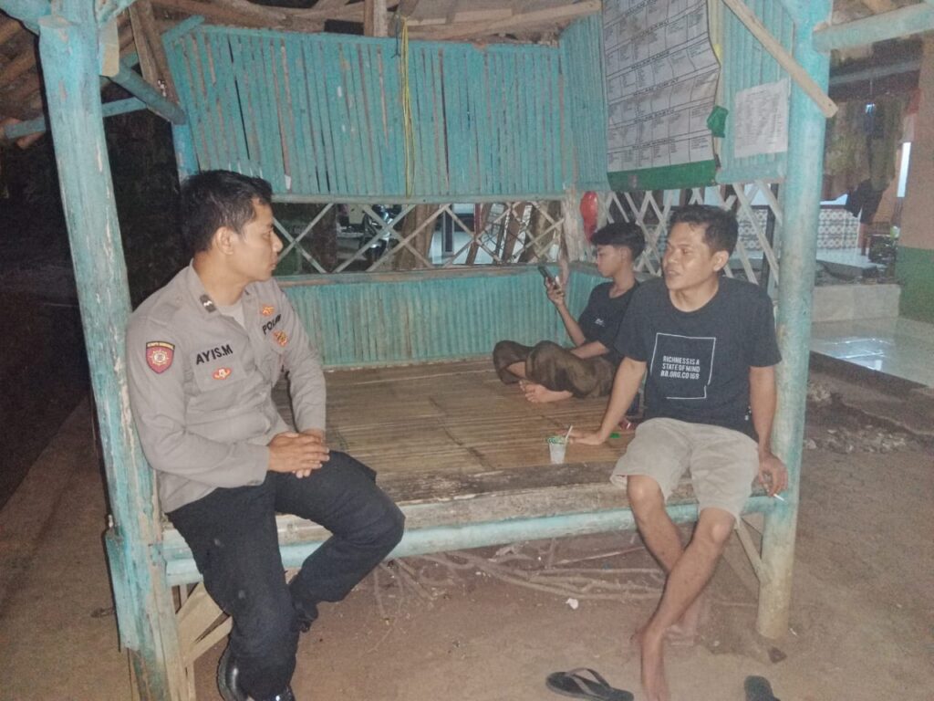 Patroli Polsek Cadasari Sambangi Warga yang Sedang Laksanakan Ronda 9 IMG 20240806 WA0020