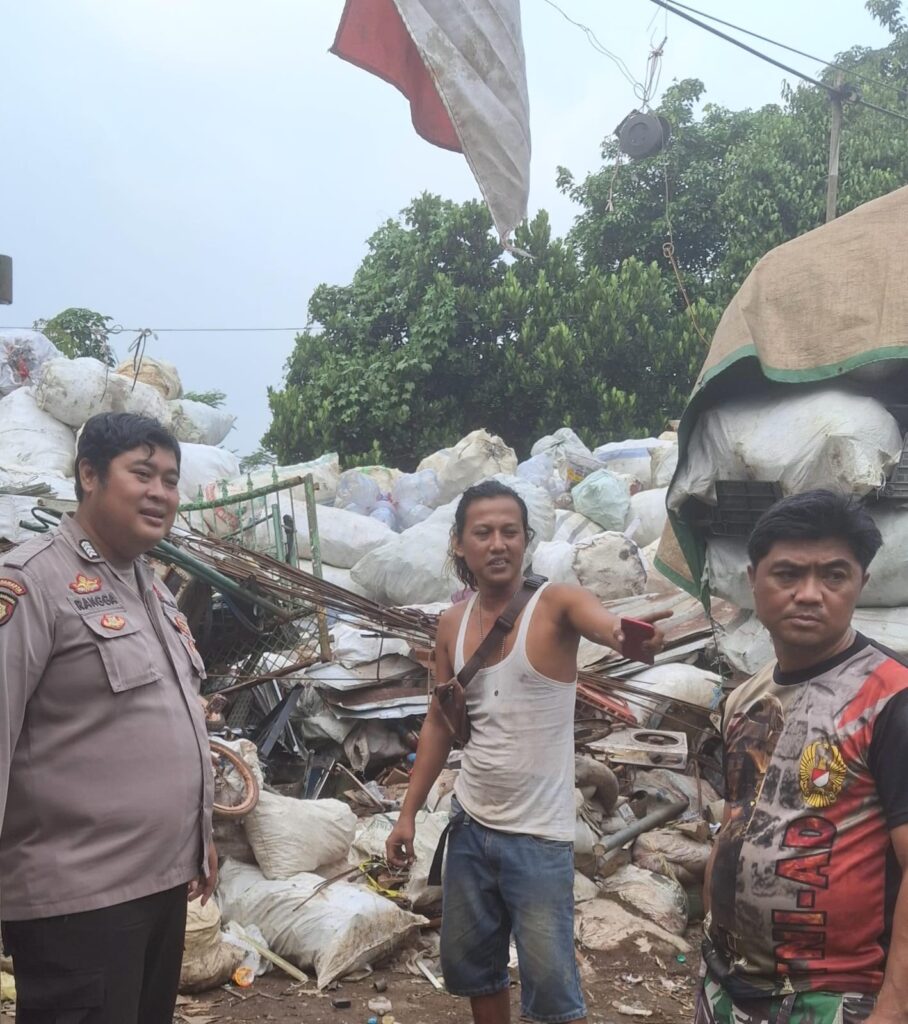 Bhabinkamtibmas Polsek Bojong Menggelar Patroli Dialogis Ciptakan Kondusifitas Wilayah 8 IMG 20240811 WA0003