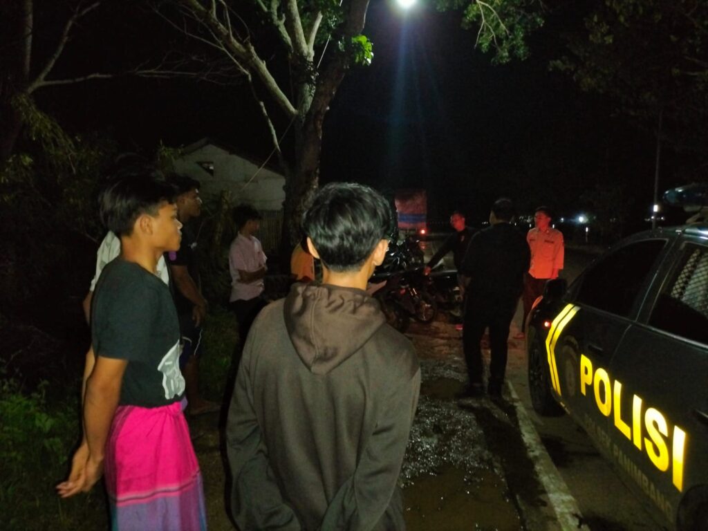 Polsek Panimbang Rutin Laksanakan Patroli Malam Cegah Balap Liar dan Kejahatan 6 IMG 20240811 WA0008
