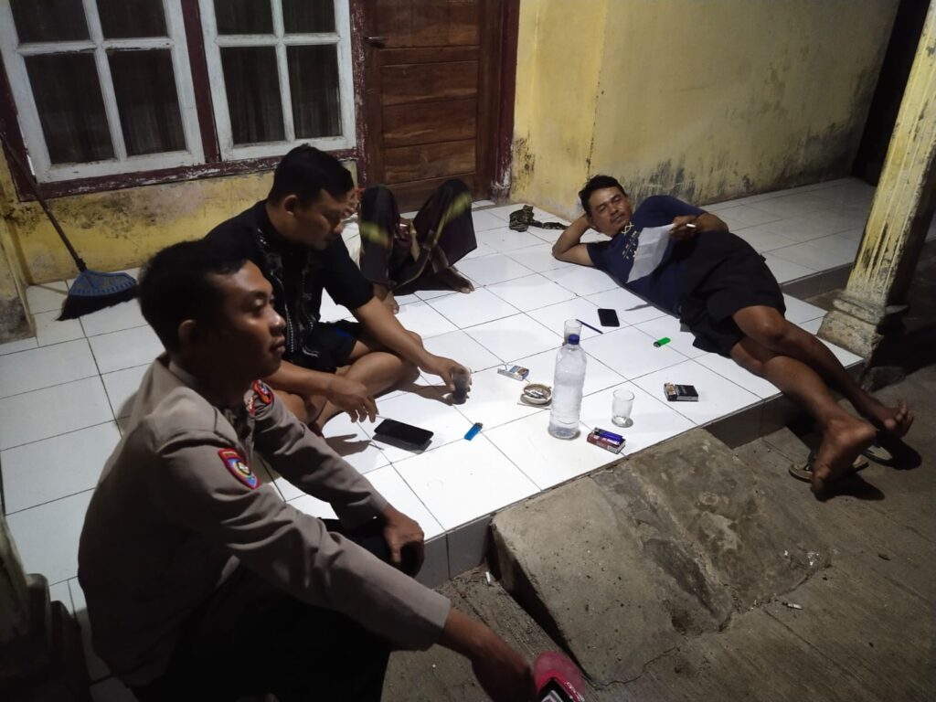 Cegah Gangguan Kamtibmas Polsek Panimbang laksanakan Patroli Malam 5 IMG 20240811 WA0009