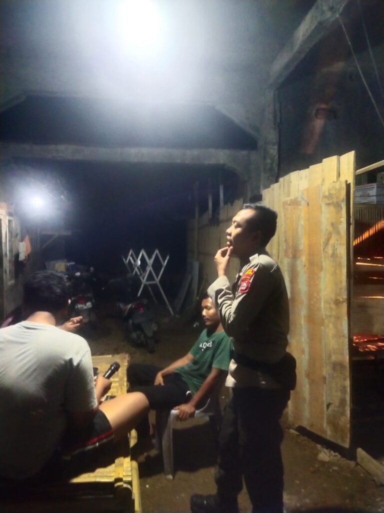 Cegah gangguan kamtibmas pada malam hari Polsek Panimbang Tingkatkan Patroli 4 IMG 20240811 WA0010