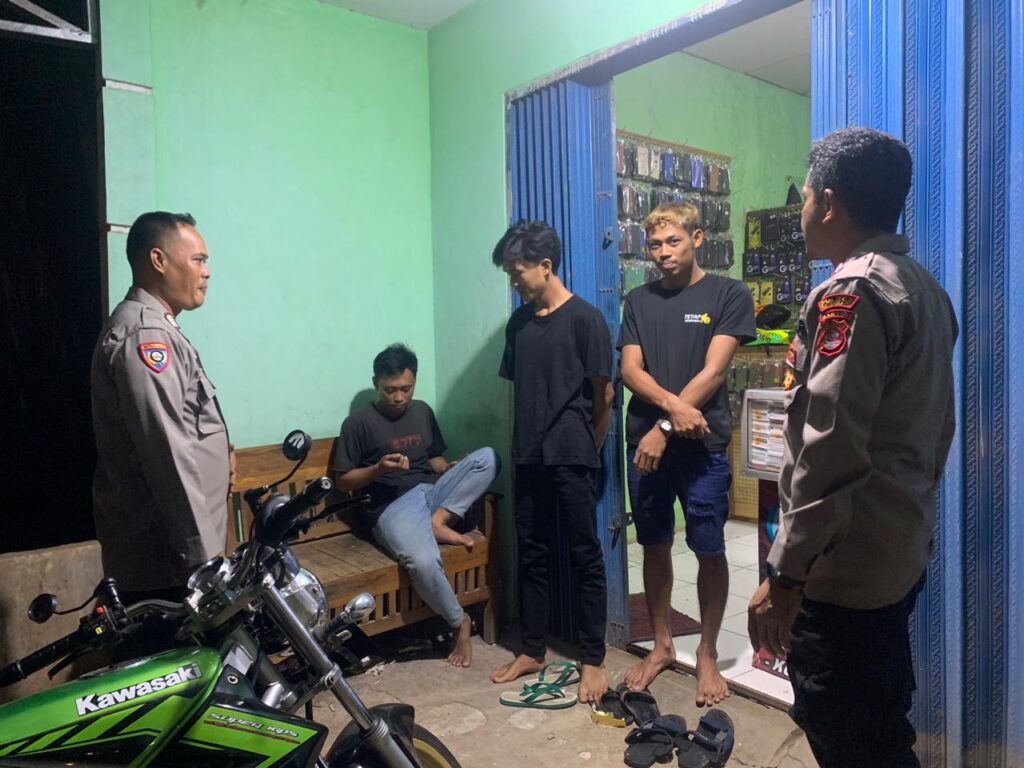 Polsek Cigeulis Lakukan Patroli Dialogis antisipasi C3 dan gangguan kamtibmas 2 IMG 20240811 WA0012