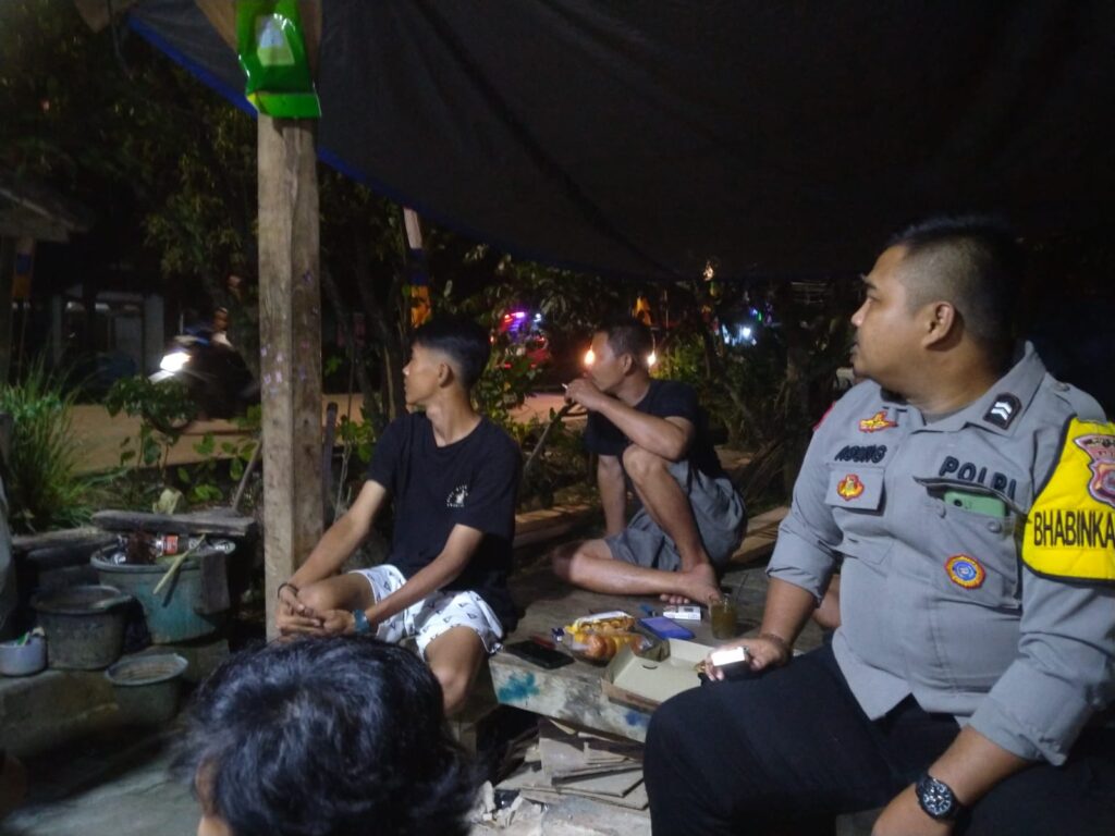 Sambang Door to Door, Upaya Bhabinkamtibmas Polsek Angsana Polres Pandeglang Dekatkan Diri dengan Masyarakat 5 IMG 20240811 WA0019