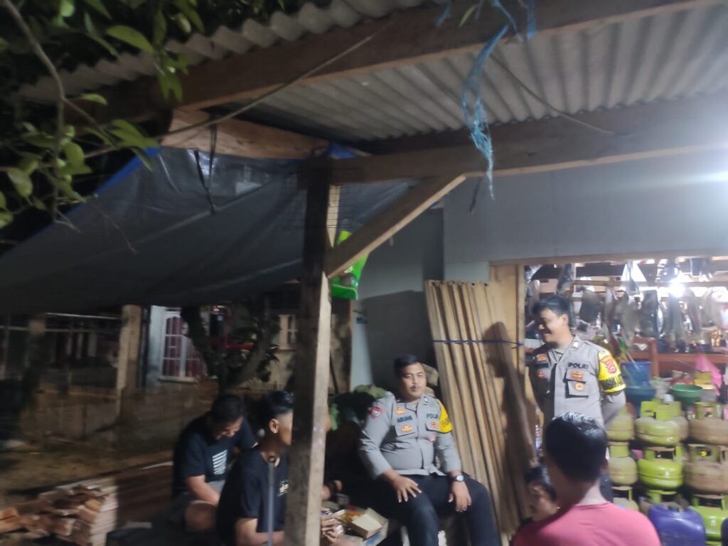 Penuh Keakraban, Anggota Piket Polsek Angsana Polres Pandeglang Sapa Warga Saat Patroli 3 IMG 20240811 WA0021