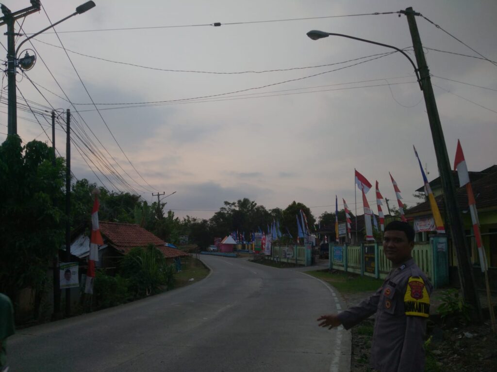 Berikan Pelayanan kepada Masyarakat, Anggota Piket Polsek Angsana Polres Pandeglang Laksanakan Strongpoint Sore 9 IMG 20240811 WA0025