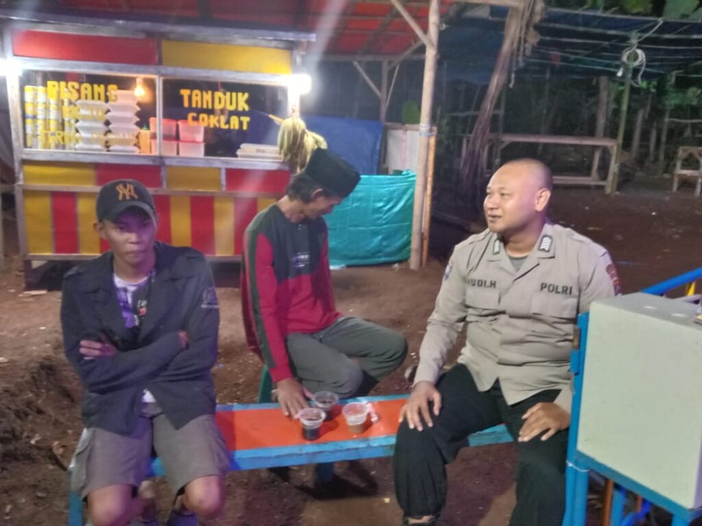 Bhabinkamtibmas Polsek Mandalawangi Polres Pandeglang Rutin Keliling Sambangi Warga 4 IMG 20240811 WA0030