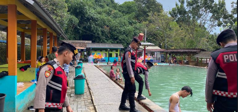 Sat Samapta Polres Pandeglang Gelar Patroli di Pemandian Cisolong 1 PW