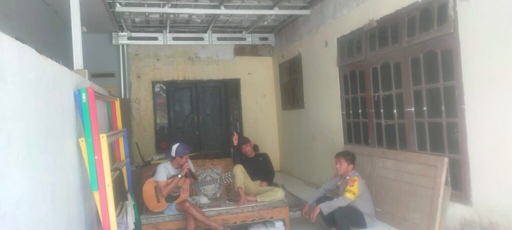 Bhabinkamtibmas Polsek Saketi Lakukan Sambang DDS di Desa Binaan 7 WhatsApp Image 2024 07 31 at 23.28.07