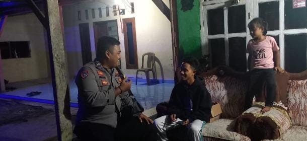 Bhabinkamtibmas Polsek Angsana Polres Pandeglang Briptu Agung Sambangi Masyarakat Desa Angsana 1 WhatsApp Image 2024 08 01 at 05.59.09