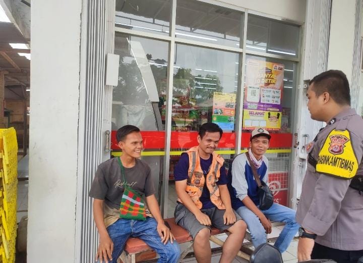 Bhabinkamtibmas Polsek Angsana Polres Pandeglang Laksanakan Patroli Dialogis di Desa Angsana 2 WhatsApp Image 2024 08 01 at 05.59.21