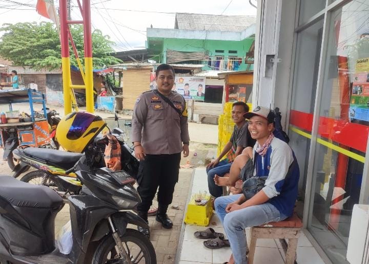 Bhabinkamtibmas Polsek Angsana Polres Pandeglang Laksanakan Patroli Dialogis Sasar Pertokoan 3 WhatsApp Image 2024 08 01 at 05.59.29