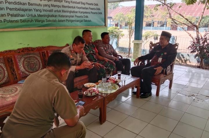 Kapolsek Angsana Polres Pandeglang Berikan Penyuluhan Tentang Kenakalan Remaja di SMPN 2 Angsana 10 WhatsApp Image 2024 08 01 at 06.00.30