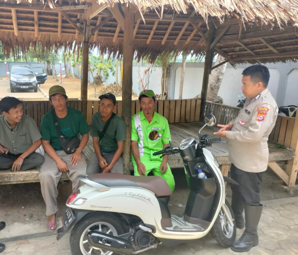 Polsek Carita Laksanakan Patroli Siang dan Berikan Himbauan Kamtibmas 4 WhatsApp Image 2024 08 01 at 07.06.16