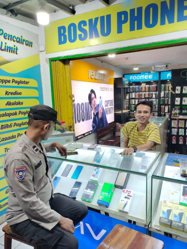 Polsek Menes Lakukan Himbauan dan Patroli Dialogis kepada Konter Penjual Pulsa di Menes 4 WhatsApp Image 2024 08 01 at 16.35.31