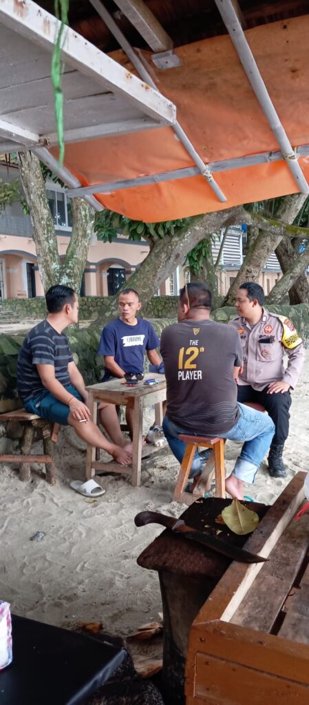 Polsek Carita Lakukan Patroli Dialogis di Pantai Carita 6 WhatsApp Image 2024 08 03 at 06.58.34
